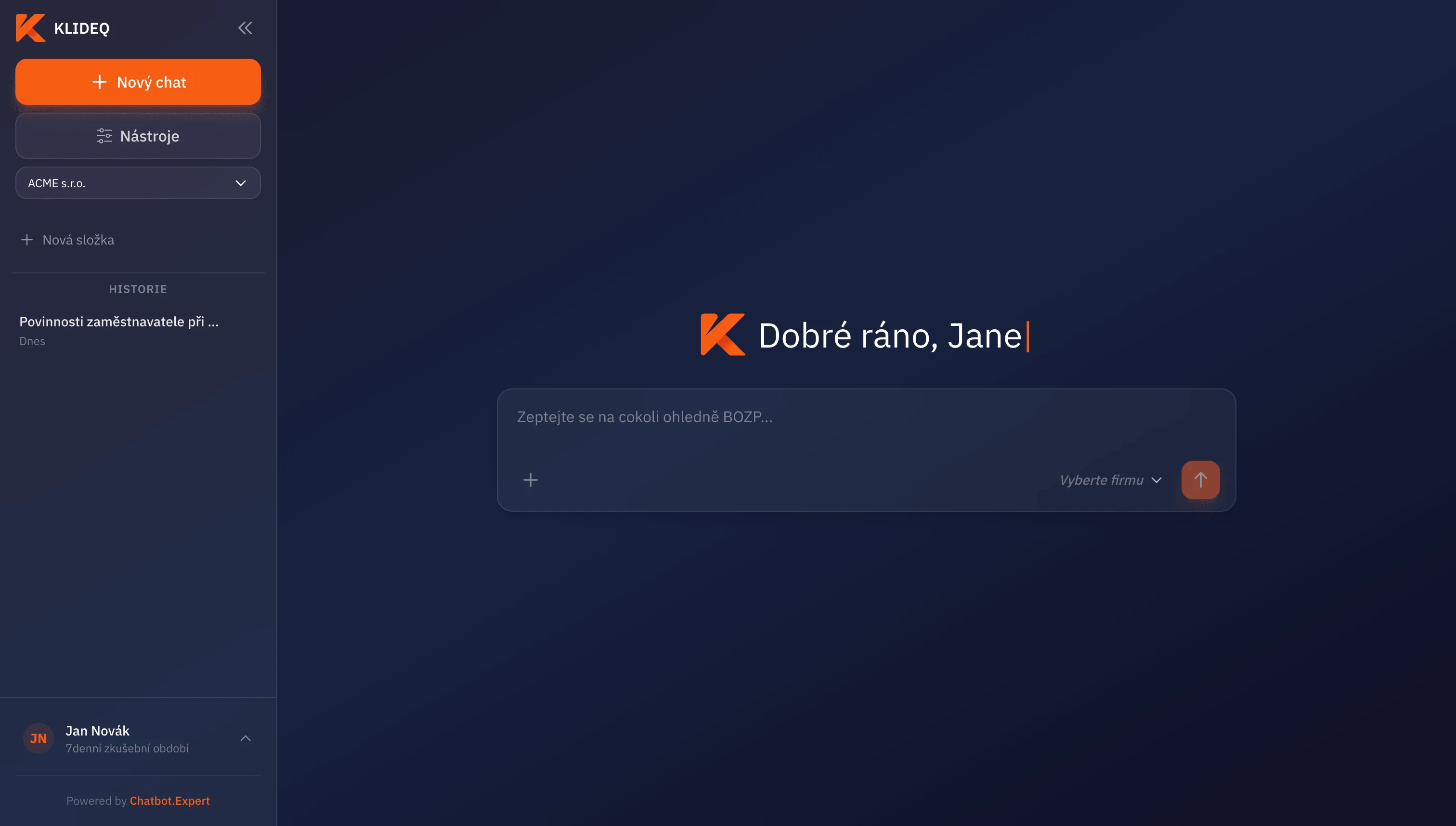 Hlavní okno chatu KlideQ AI asistenta v tmavém režimu
